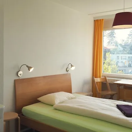 Hostel 77
